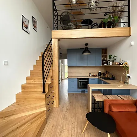 Chatka Miedzy Brzozami Nieopodal Wkry Golawice Pierwsze Exterior photo